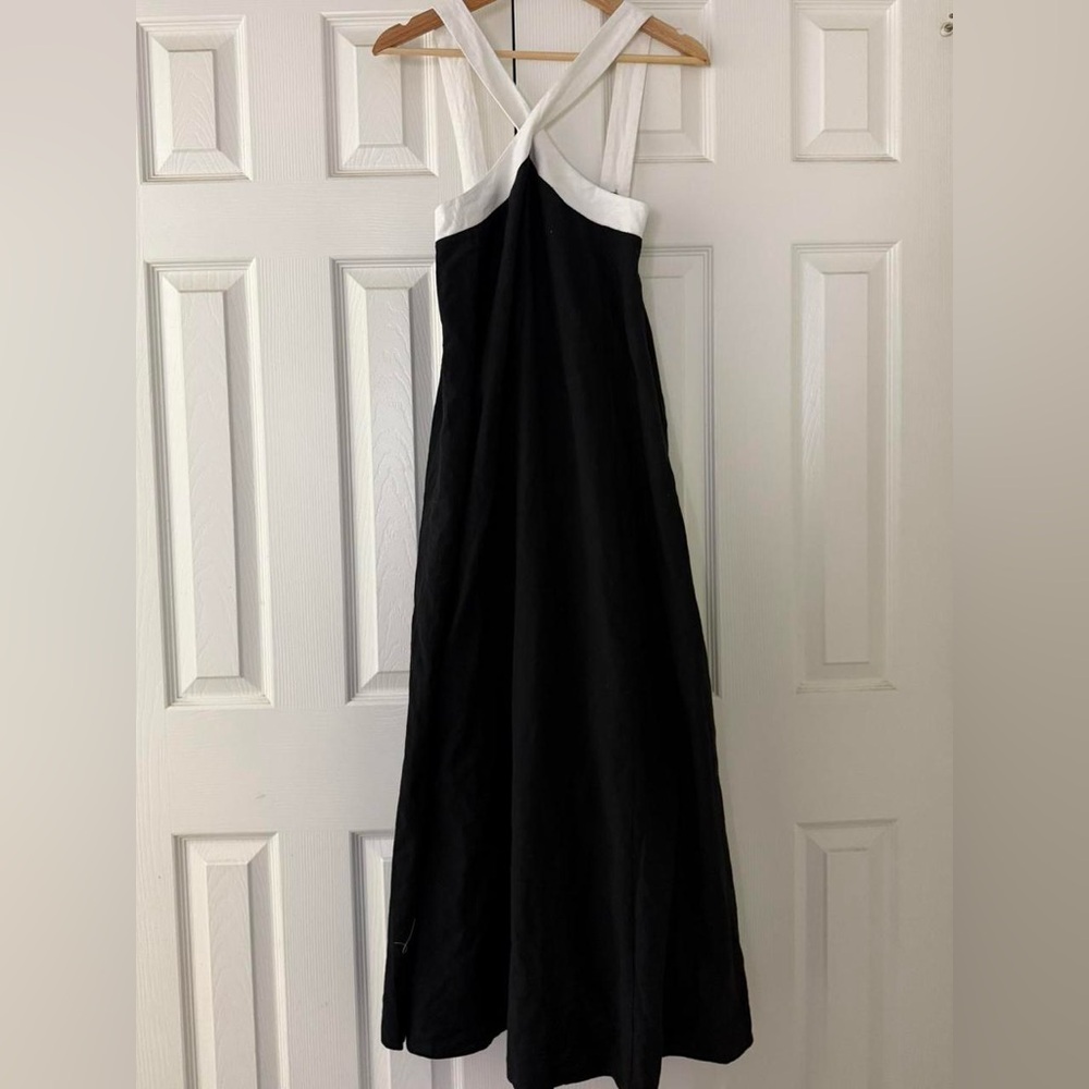 Chic Black and White Backless Dress